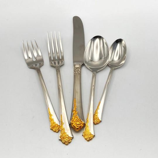 Oneida Late 20th Century Oneida Cube “Golden Damask Rose” Stainless Flatware 50 Pieces (Service for 9 With Hostess Pieces and Storage Chest) For Sale - Image 4 of 18