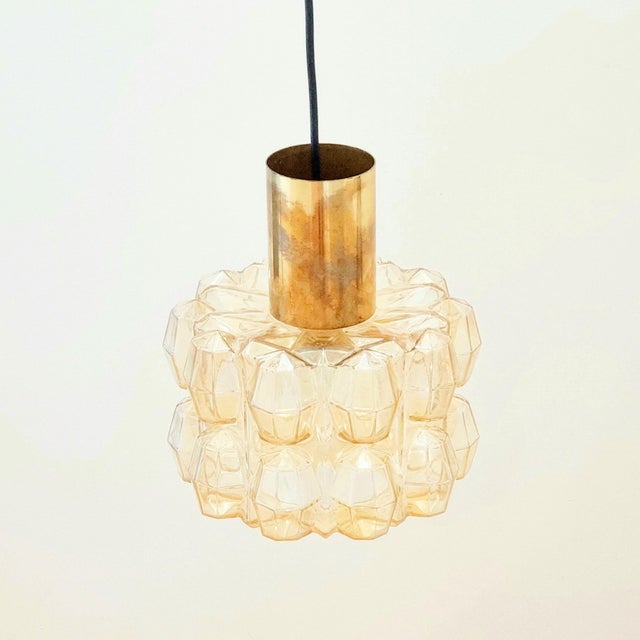 Metal Mid Century Amber Diamond Glass & Brass Pendant Light by Helena Tynell for Limburg, Germany, 1960s For Sale - Image 7 of 10