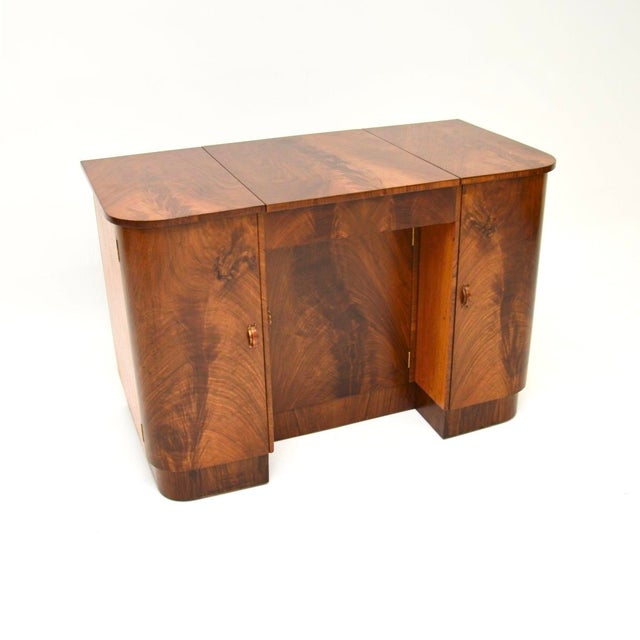 A fantastic Art Deco figured walnut dressing table. This was made in England, it dates from the 1930’s. It is of...