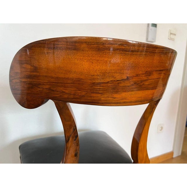 Biedermeier Shovel Chair in Walnut Veneer & Black Leather, Austria, 1820s For Sale - Image 14 of 18