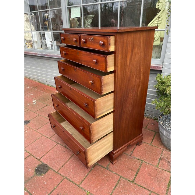 Victorian Mahogany Tall Chest of Drawers – 7 Graduated Drawers, Original Hardware For Sale - Image 12 of 14