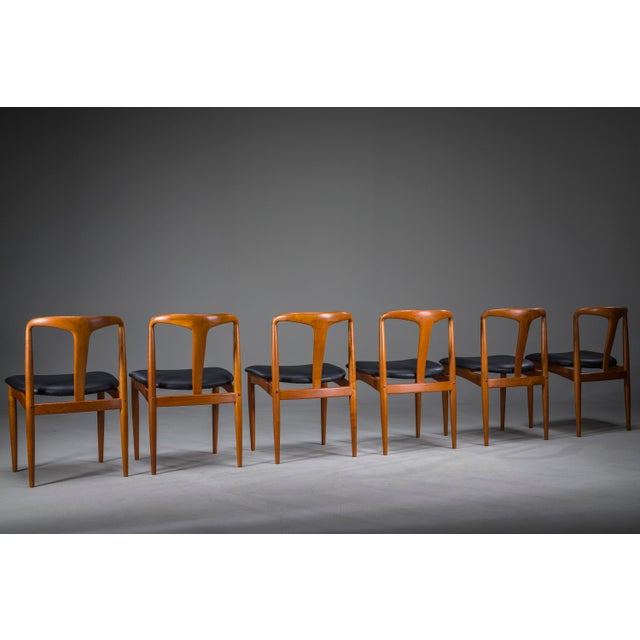 Wood Juliane Dining Chairs in Teak and Black Leather by Johannes Andersen for Uldum Møbelfabrik, Denmark, 1960s, Set of 6 For Sale - Image 7 of 18