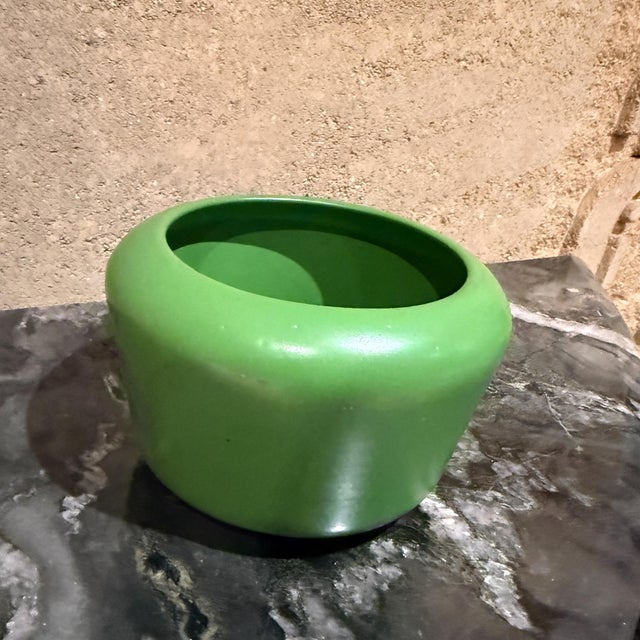 1960s Modern Ceramic Planter or Pot in a Vibrant Green For Sale - Image 5 of 9