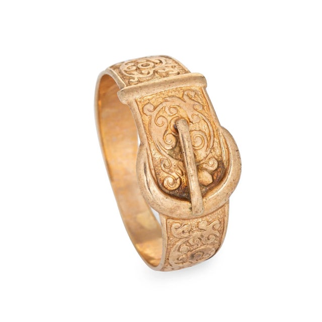 Stylish vintage buckle ring crafted in 9 karat yellow gold. The stylish buckle ring features a charming scrolled design....