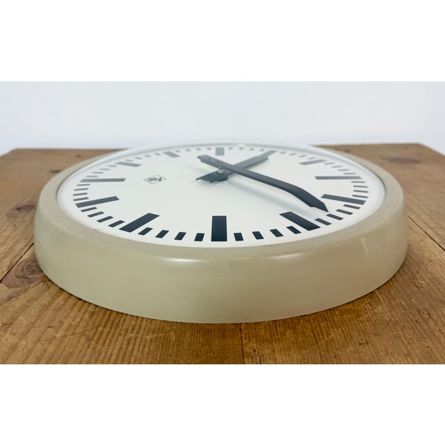 Vintage Industrial Wall Clock from TN, 1960s For Sale - Image 12 of 16