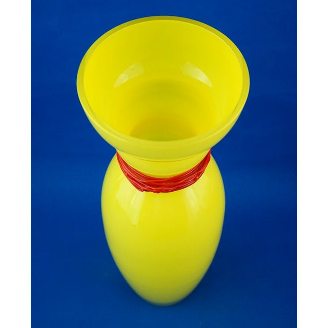 Red 20th Century Large Yellow Glass Vase by Periev R. Pint, Barovier and Toso Collection, Czechoslovakia, 1980s For Sale - Image 8 of 18