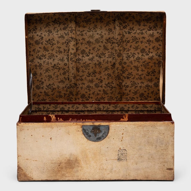 Early 19th Century Chinese Blonde Hide Storage Trunk, C. 1800 For Sale - Image 5 of 7