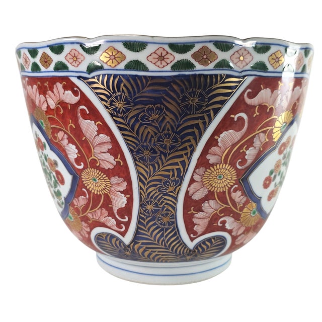 Japanese Japanese Imari Porcelain Bowl With Hand-Painted Chrysanthemums, Early Showa Period Large Decorative Vessel For Sale - Image 3 of 9