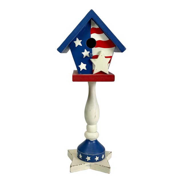1980s Vintage Americana Arts & Crafts Boho Chic Tabletop Bird House Holiday Accent - 4th of July For Sale