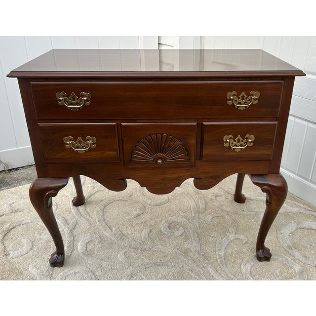 Vtg. Ethan Allen Queen Anne Style Mahogany Four Drawer Lowboy For Sale - Image 14 of 15