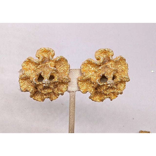 Vintage Signed Napier Textured Goldtone "Sea Foam" Clip Earrings- 2 Pieces For Sale In Philadelphia - Image 6 of 7