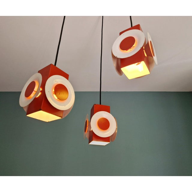 1970s Space Age Cascade Chandelier in Orange and White Lacquered Metal from Raak, 1970s For Sale - Image 5 of 17