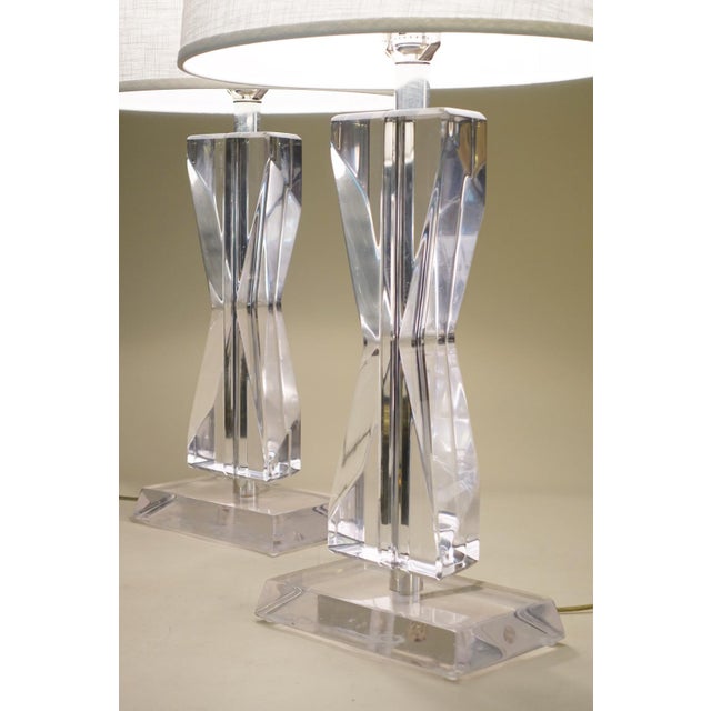 Astrolite Matched Pair Xlarge Lucite Acrylic Astrolite Ritts Co. Geometric "Hourglass" Futuristic Modern Sculpture Table Lamps 1970's For Sale - Image 4 of 12