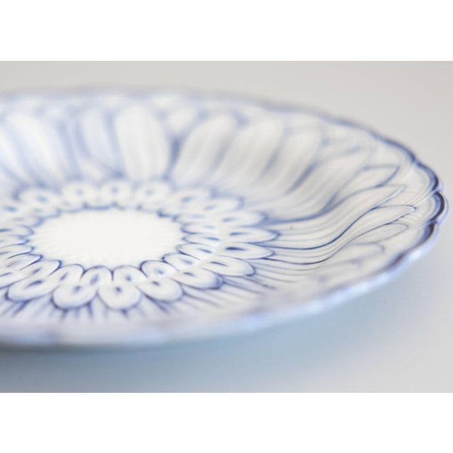 19th Century English Wedgwood Blue & White Pearlware Sunflower Plate For Sale In Houston - Image 6 of 8