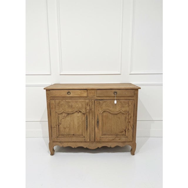 Antique French Provincial Oak Sideboard 18th / 19th Century Style – France A beautifully aged French Provincial sideboard...