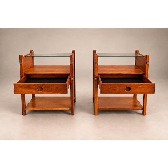 Pair of Sergio Rodrigues “Yara” Side Tables in Freijó Wood with Drawers and Glass Tops, Brazil, 1960s For Sale - Image 15 of 18