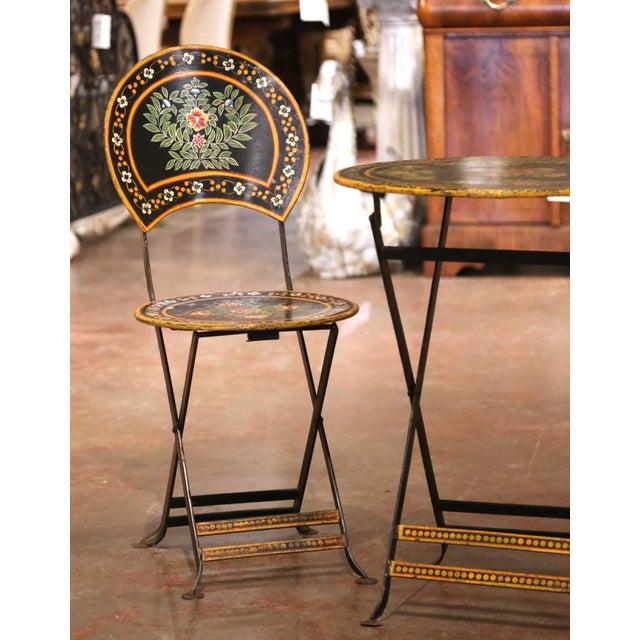 French Early 20th Century French Hand-Painted Wrought Iron Folding Bistro Set, 3 Pieces For Sale - Image 3 of 14