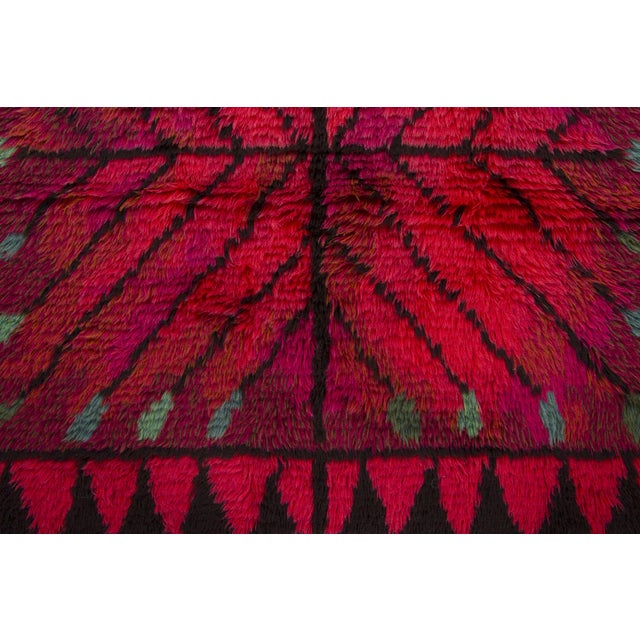 1950s Vintage Swedish Rya Wool Rug in Crimson Design by Rug & Kilim, 1950-1959 For Sale - Image 5 of 9