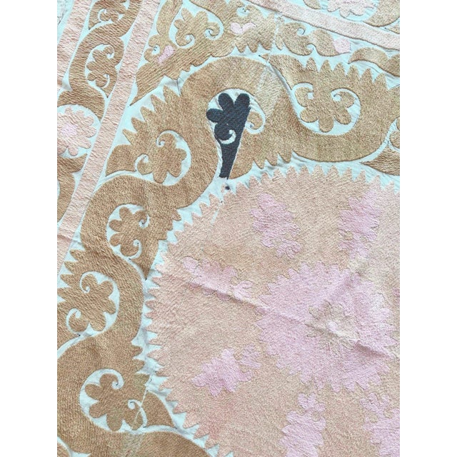 Tan Suzani Tablecloth - Neutral Tan Uzbek Tablecloth 4'5'' X 4'6'' For Sale - Image 8 of 9