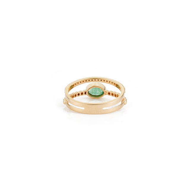 Modern 2.47Ct Emerald & Diamond Double Band Ring in 14k Yellow Gold Size 6 For Sale - Image 10 of 16