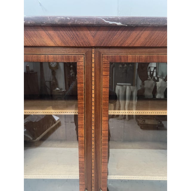 20th Century Louis XV Style Display Cabinet in Marquetry Veneer For Sale - Image 4 of 16