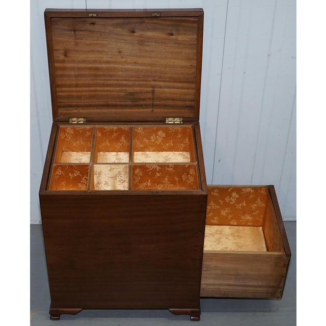 Chinese Camphor Wood Travelling Trunk with Silk Lined Compartments, 1920s For Sale - Image 10 of 16
