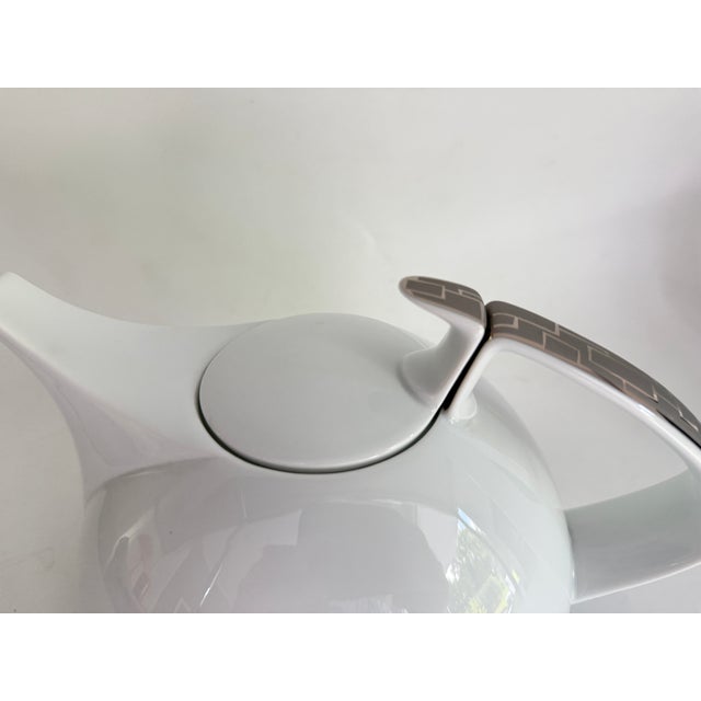 Rosenthal artist teapot "Hearts" from the Studio Line / Gropius artist teapot series. 2-piece set consisting of a teapot...