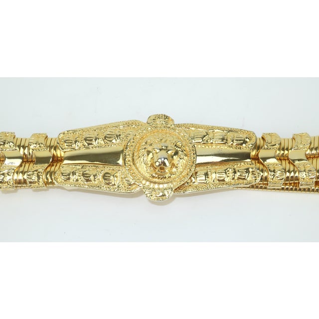 Metal Judith Leiber Gold Lion Medallion Stretch Mesh Belt For Sale - Image 7 of 12
