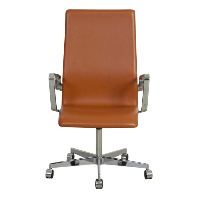 Oxford Office Chair in Walnut Classic Leather by Arne Jacobsen For Sale
