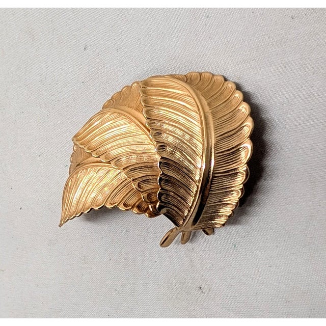 Mid-Century Modern Vintage 1960s Signed Napier Goldtone Leaves Brooch For Sale - Image 3 of 8