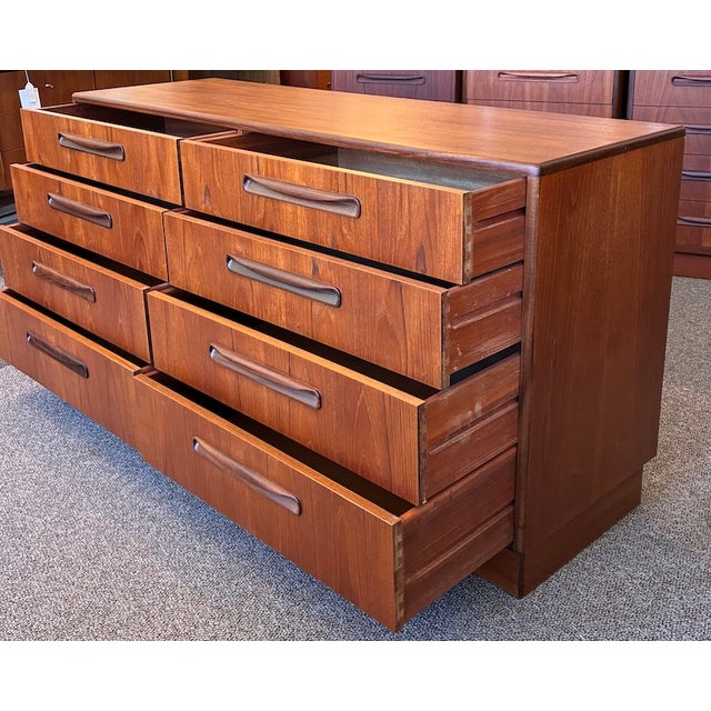 Mid Century Modern Double Bank Teak Chest of Drawers by G-Plan, Uk c.1960 For Sale In San Francisco - Image 6 of 9
