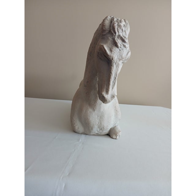 Off-white 1970s Austin Productions Han Style Horse For Sale - Image 8 of 13