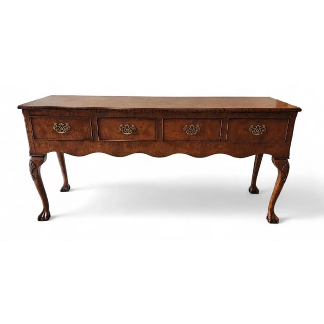 1990s Burled Elm Queen Anne Style 4 Drawer Dining Room / Entrance Way Sideboard Cabinet, C1980s For Sale - Image 5 of 12