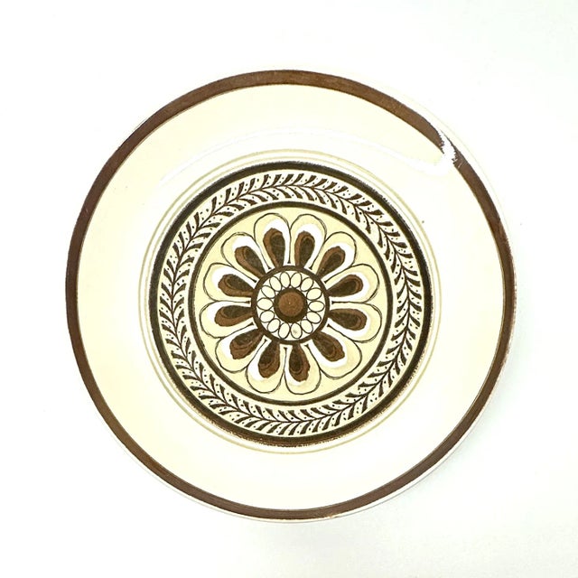 Mid 20th Century Floral Motif in Autumnal Hues Wall Plate Curation - Group of 7 For Sale - Image 5 of 12