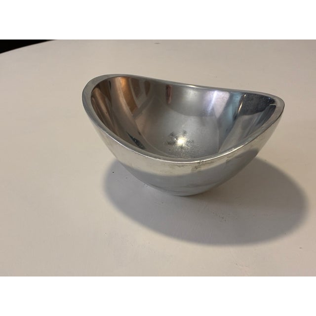Mid-Century Modern Vintage Mid-Century Modern Nambé Tri-Corner Bowl (Style 569) by Richard K. Thomas For Sale - Image 3 of 9