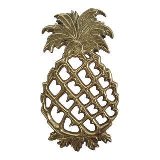 1990s Brass Pineapple Trivet by Virginia Metalcrafters, Williamsburg For Sale