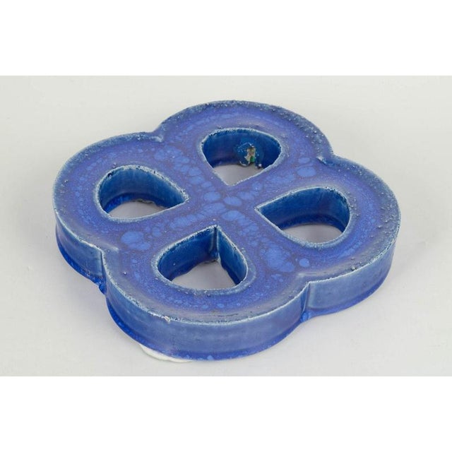 Gustavsberg wall relief with hanging hole. Decorative stoneware wall relief in an organic four-lobed form with open...