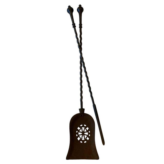A wonderful set of 2 iron fire tools, 18th century, with barley twist columns. H 29 in. X w 3 in. X d 3 in. H 73.66 cm x w...