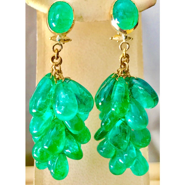 2020s 14 Carat Colombian Emerald Briolettes Hanging Drop Earrings 18 Karat Gold For Sale - Image 5 of 8