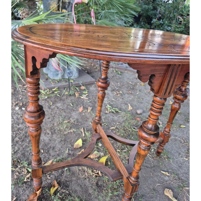 Late 19th Century Antique Victorian Style Inlaid Oval Wooden Parlor Table With Turned Legs & Stretcher Base For Sale - Image 5 of 10