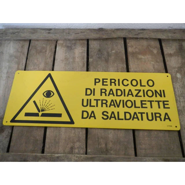 Vintage Italian Aluminium Plates, 1980s, Set of 3 For Sale - Image 6 of 7