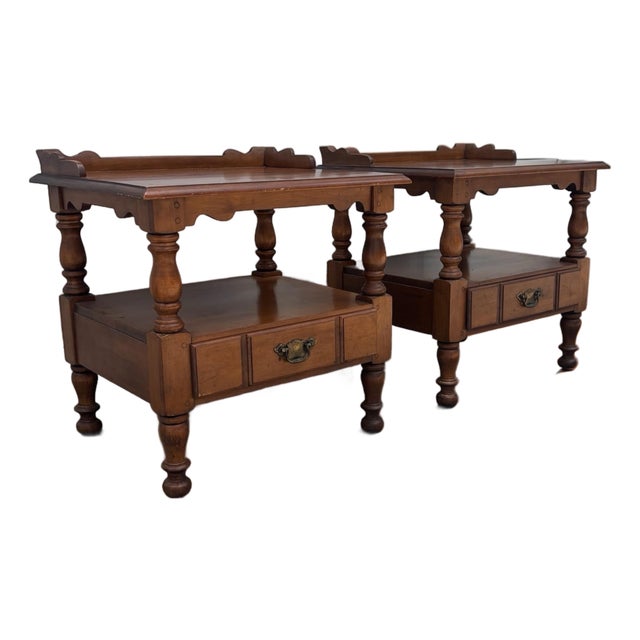 Vintage Maple Nightstands | Pair of Early American Bedside Tables For Sale