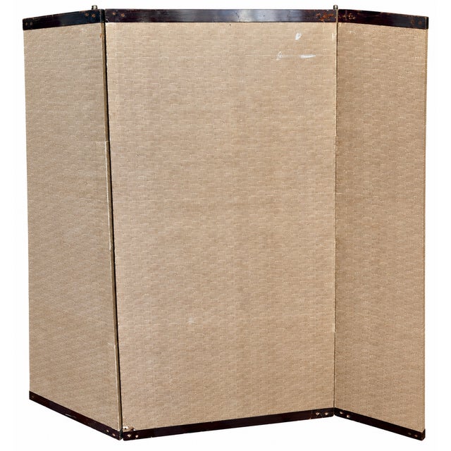 Yellow 1970s Chinese Hand-Painted Silk Four-Panel Folding Screen | Attributed to Yang Zhi | Hong Kong For Sale - Image 8 of 18