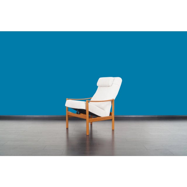 White Mid-Century Modern Teak Reclining Lounge Chair and Ottoman, 1960s For Sale - Image 8 of 13