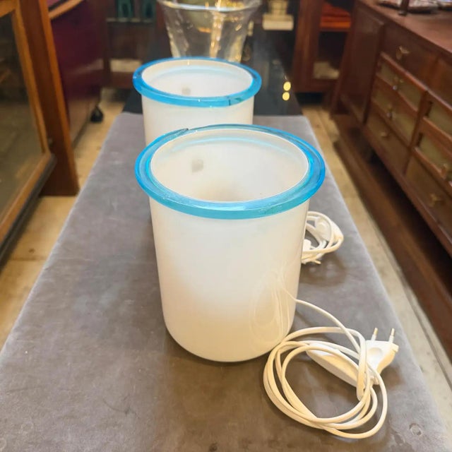 Two 1980s Mid-Century Modern White and Turquoise Murano Glass Bed Lamps by Itre For Sale - Image 16 of 17