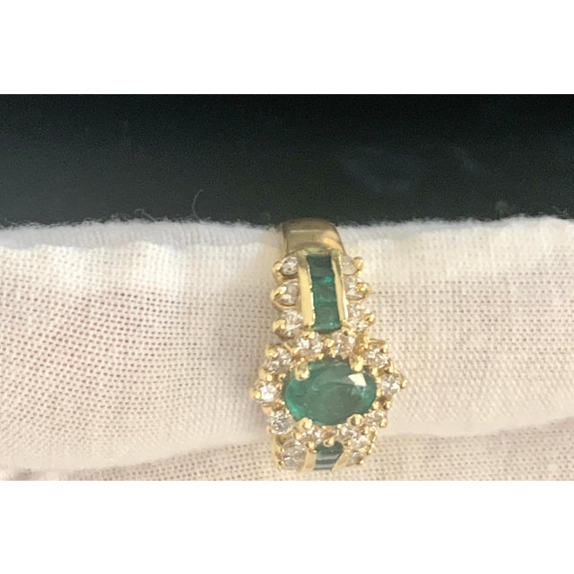 1 Carat Oval Cut Emerald and 1.0 Carat Diamond Ring 18 Karat Yellow Gold For Sale - Image 9 of 18