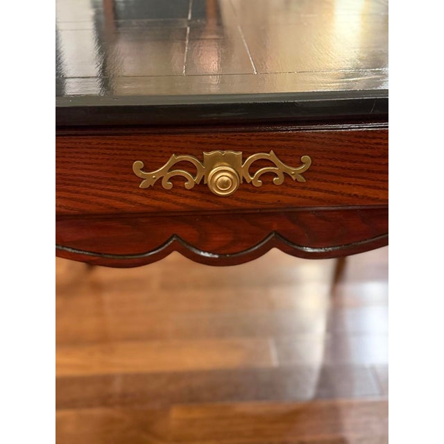 Brown Vintage Henredon French Provincial End Table – Refinished Two-Tone Wood & Black For Sale - Image 8 of 10
