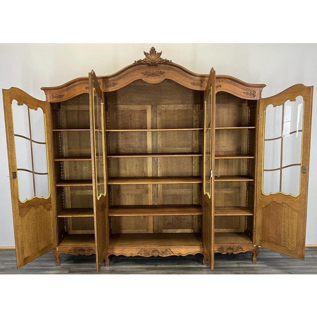 Vintage French Louis XIV Style Oak Display Cabinet For Sale - Image 4 of 13