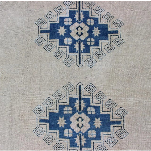 Cream Cream and Blue Geometric Medallion Design Vintage Turkish Oushak Rug For Sale - Image 8 of 10