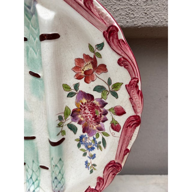 French Country 19th Century Longchamp Majolica Asparagus Plate With Flowers For Sale - Image 3 of 5